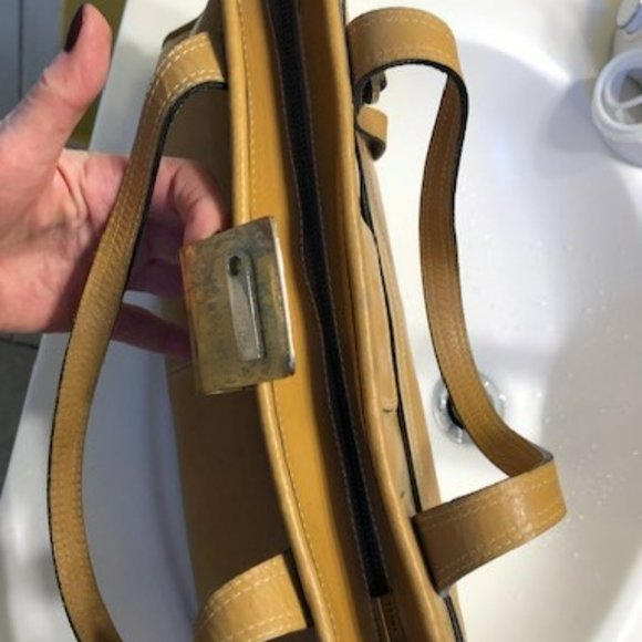 Due Torri Italian Yellow Leather Vintage Hand Bag - Picture 6 of 10